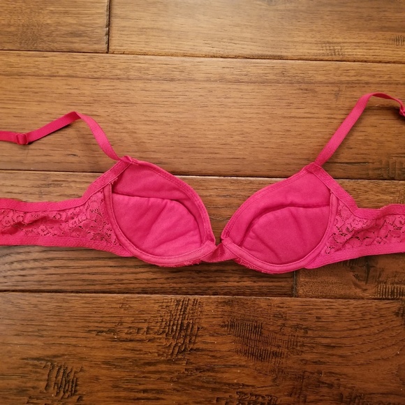 Red Satin and Lace Maidenform Bra - Picture 6 of 6
